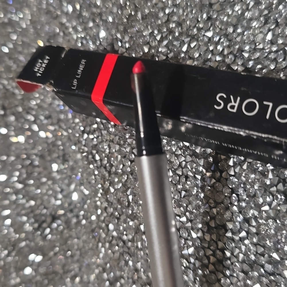 🧚‍♀️HOT TICKET Dose of Colors SWATCHED 1x Lip Liner NWT